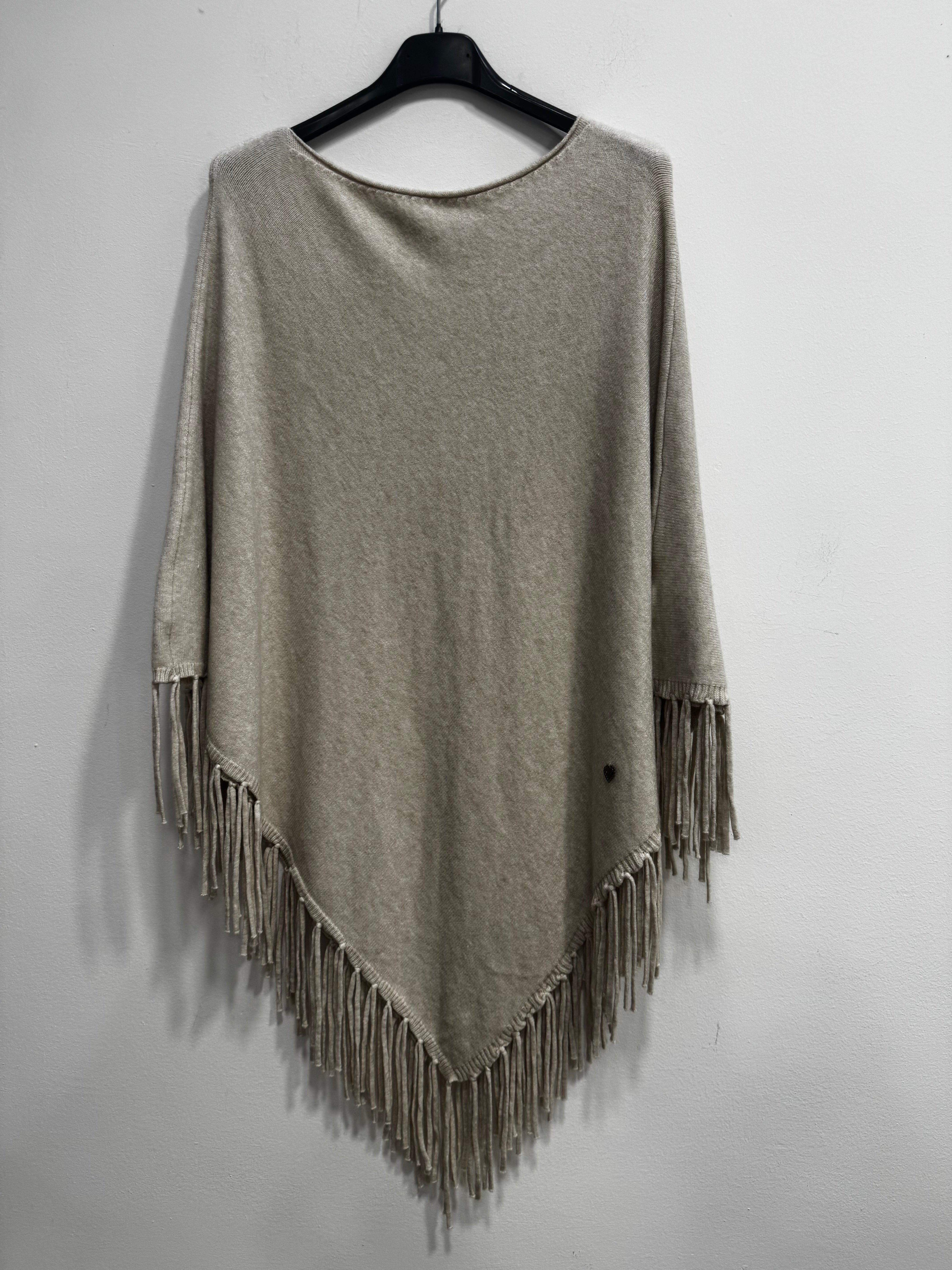 Poncho maglina con frange