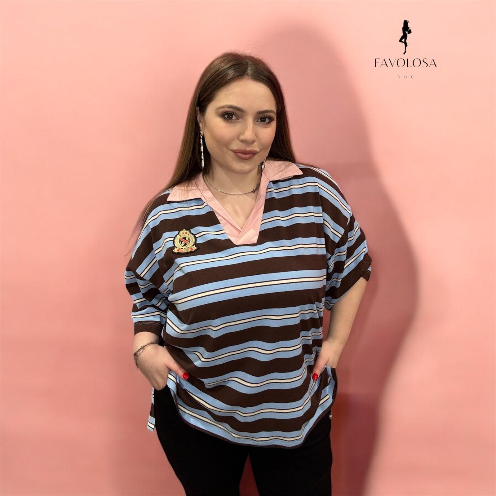 Polo t-shirt a righe sfondo azzurro