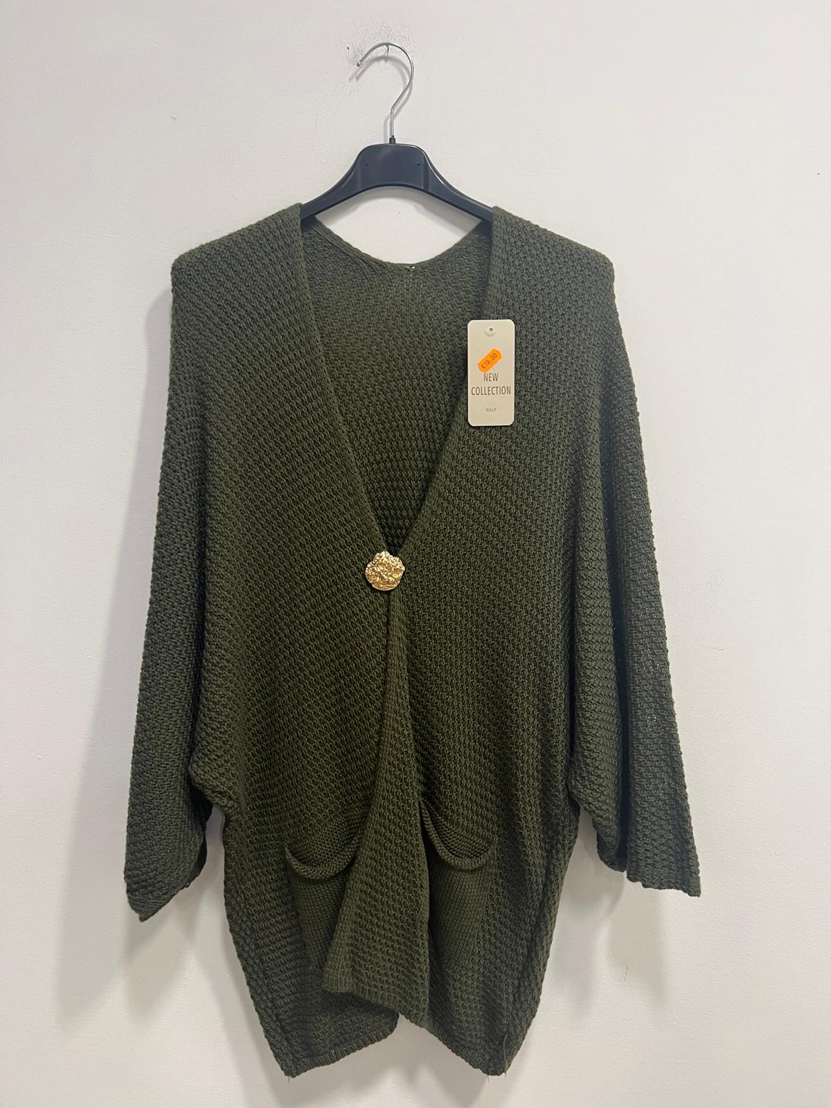 Cardigan spilla con tasche