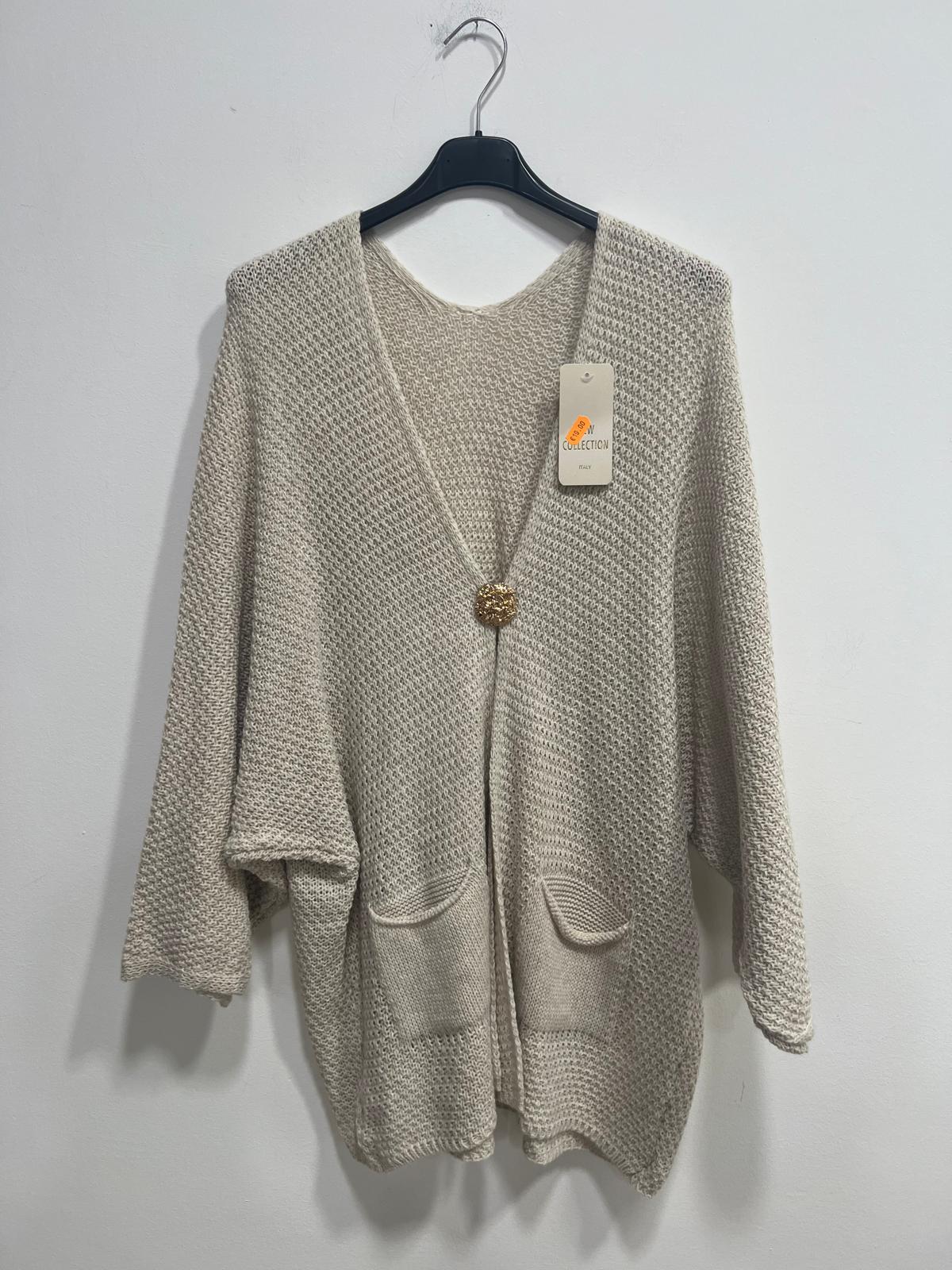 Cardigan spilla con tasche