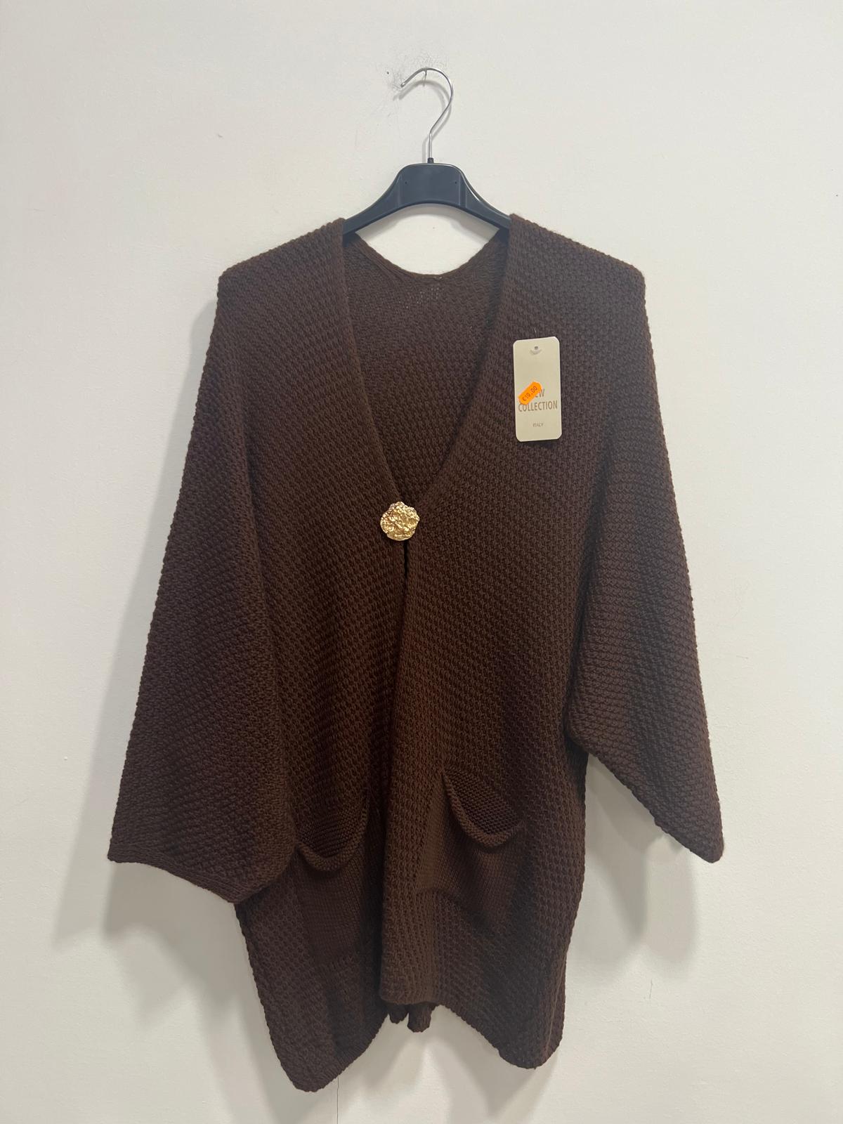 Cardigan spilla con tasche