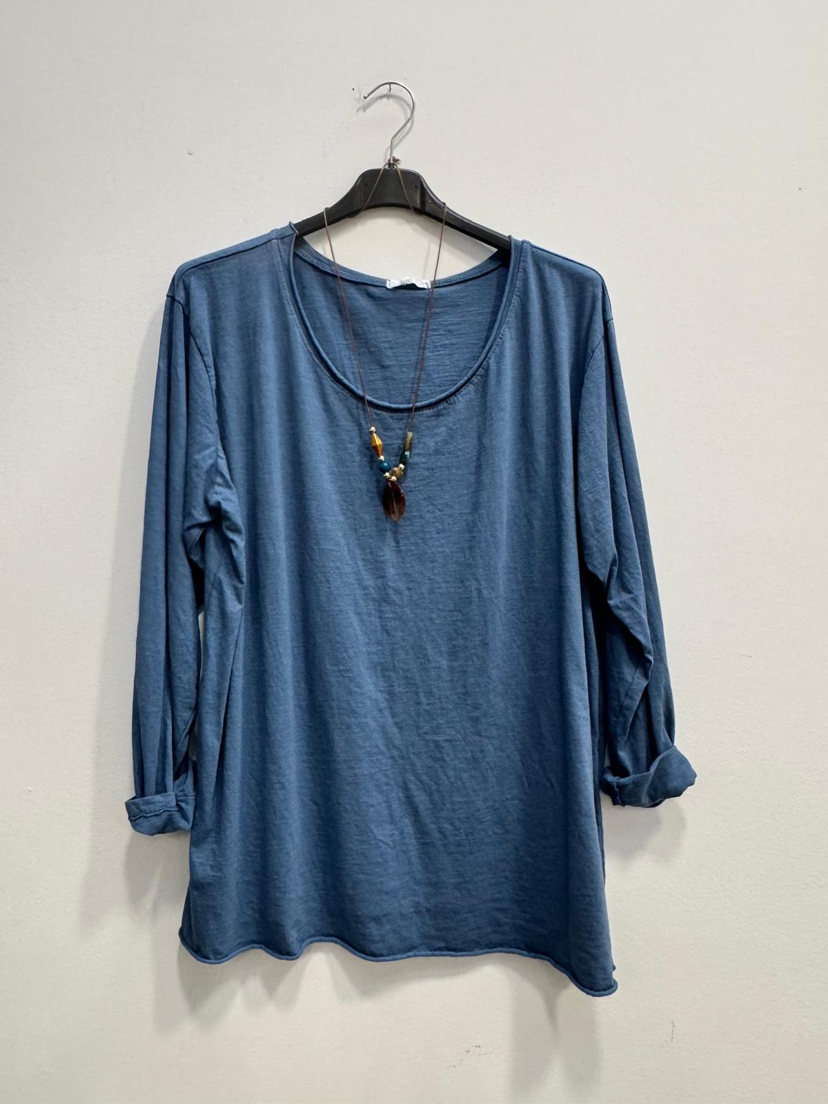 Blusa in cotone con collana