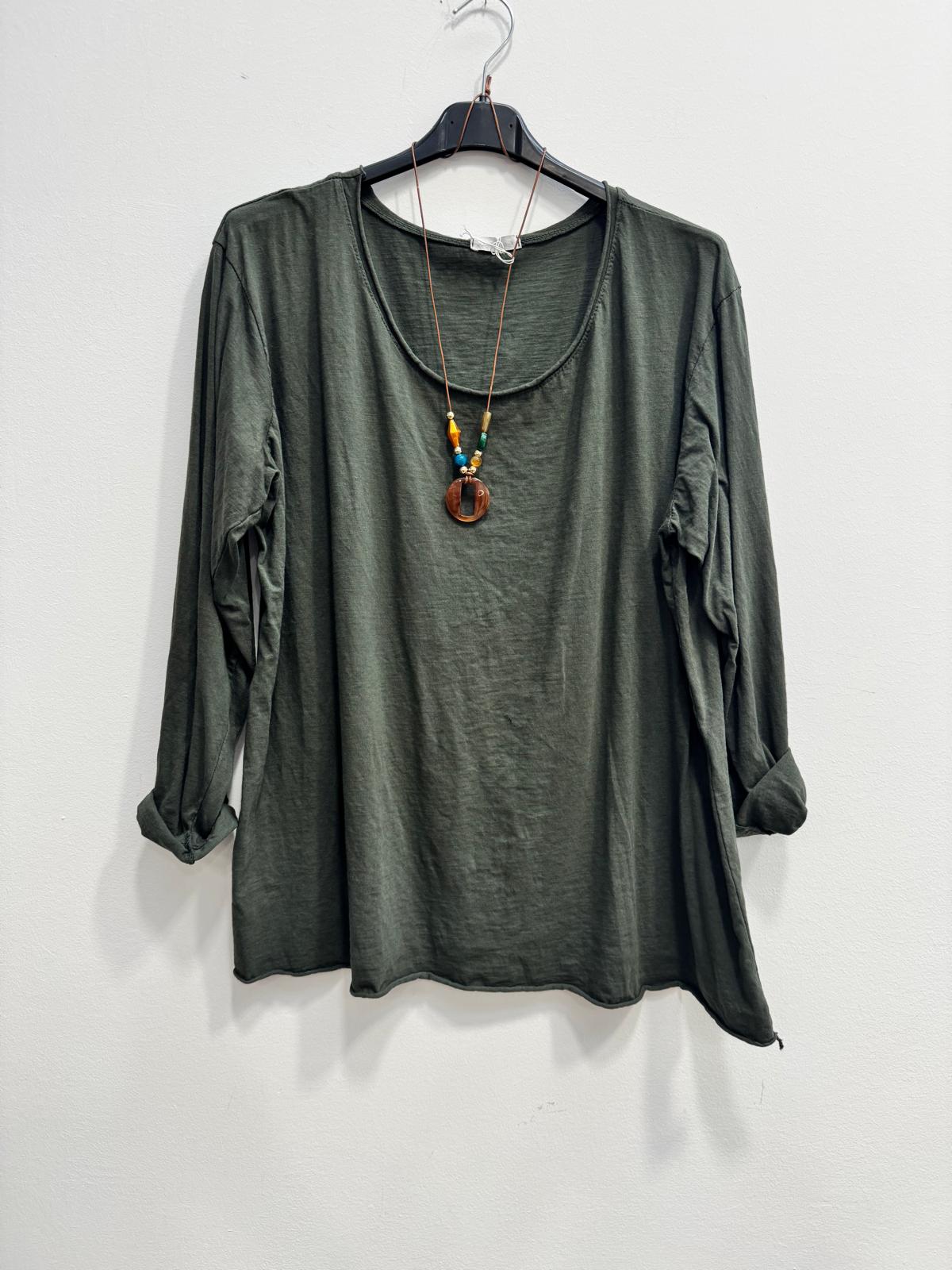 Blusa in cotone con collana