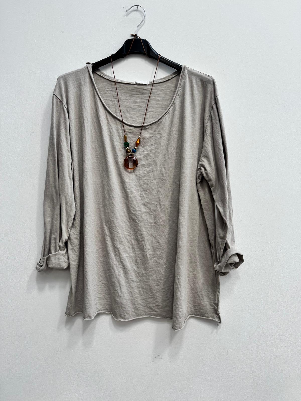 Blusa in cotone con collana