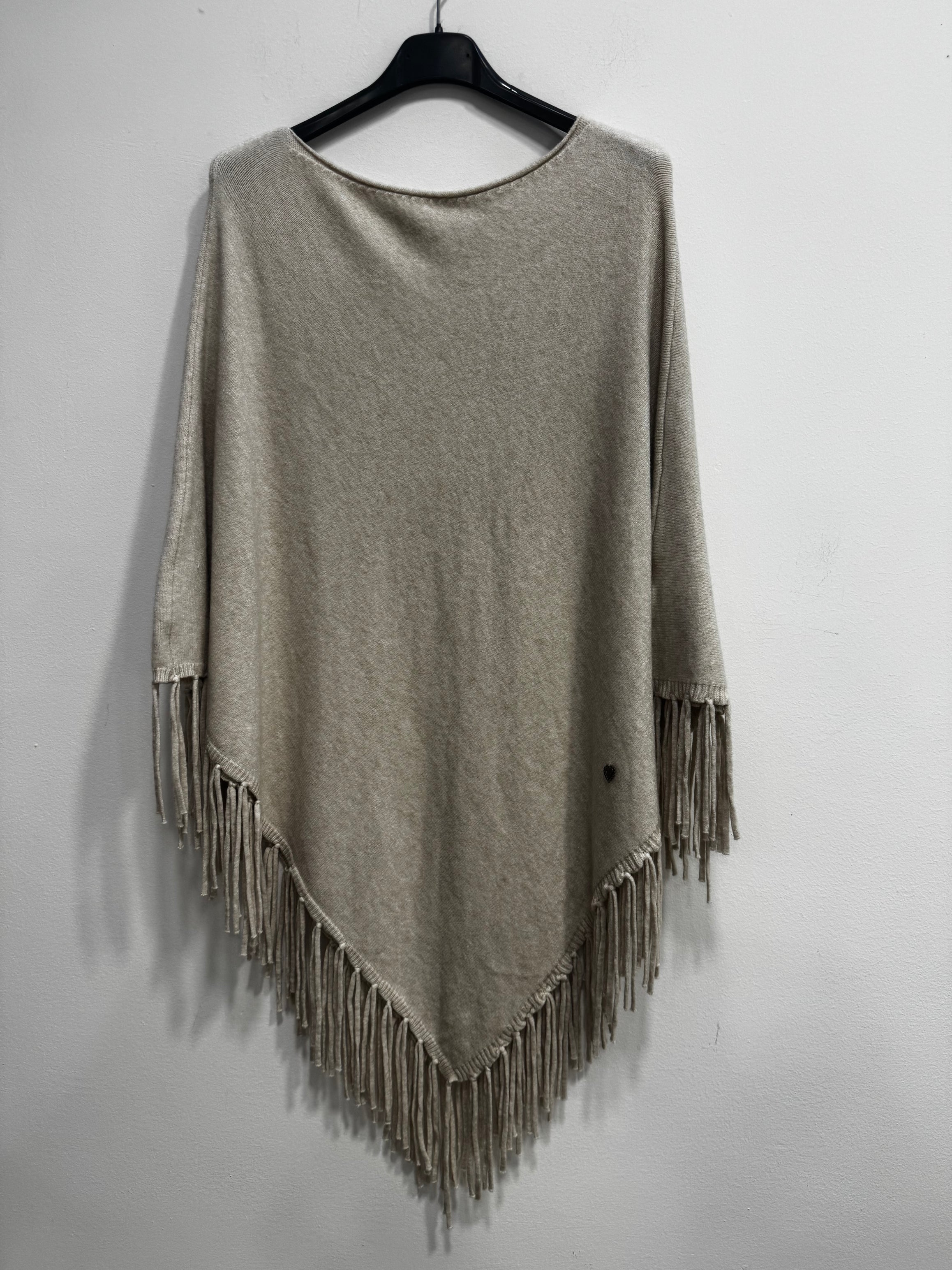 Poncho maglina con frange