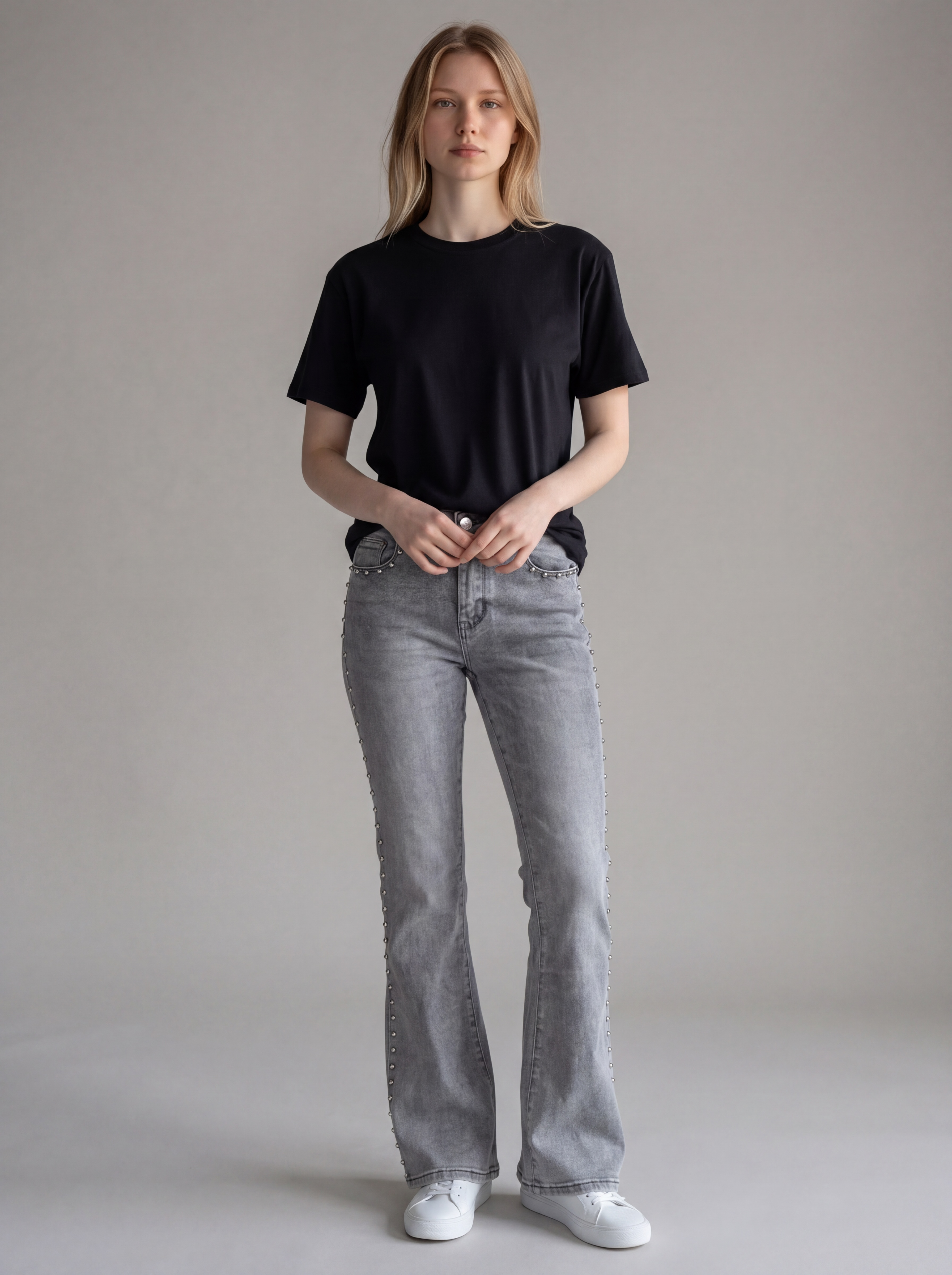 Jeans a Zampa Grigio Lavato con Borchie Laterali