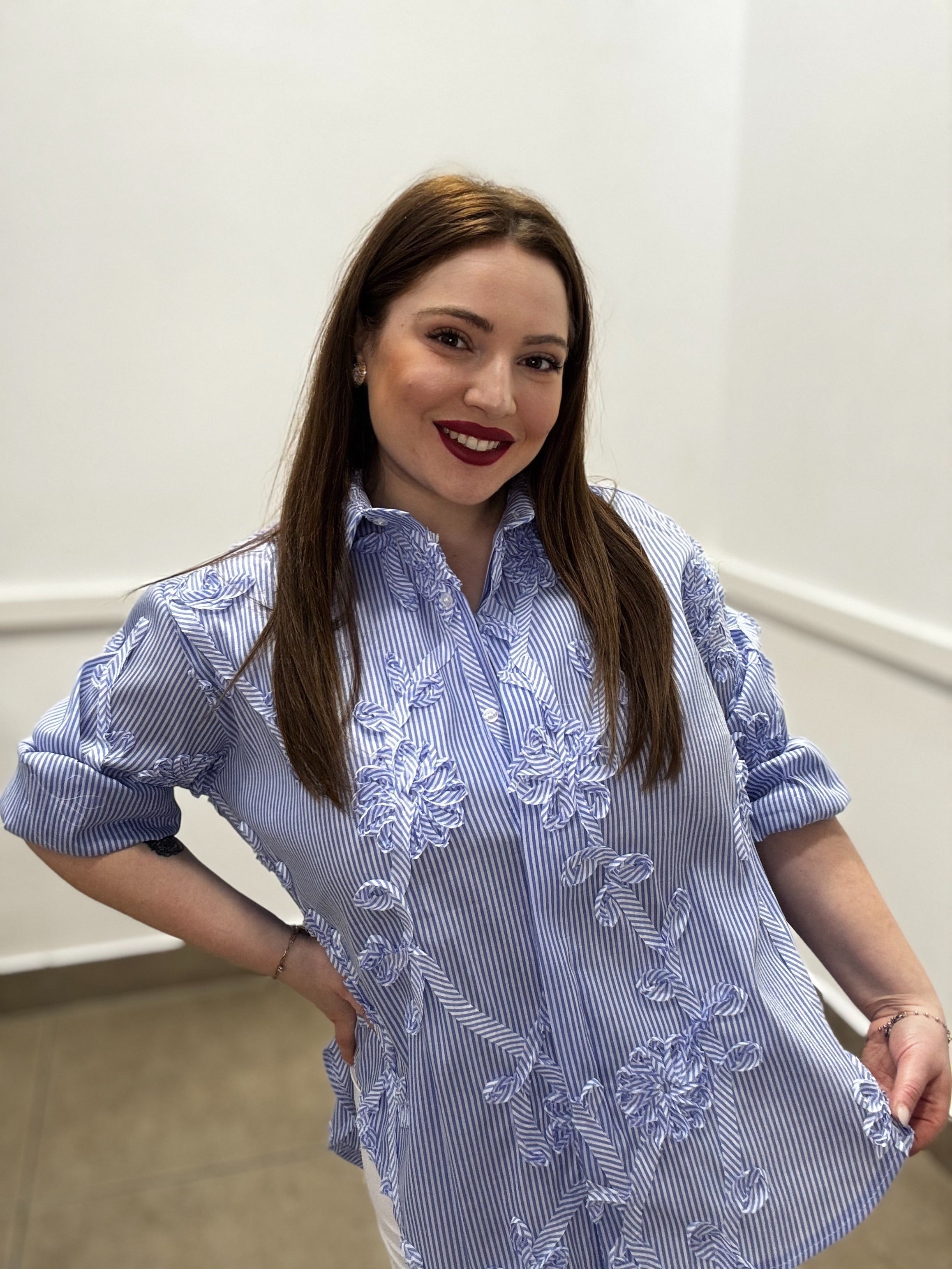 Camicia Statement a Righe con Fiori Scultorei