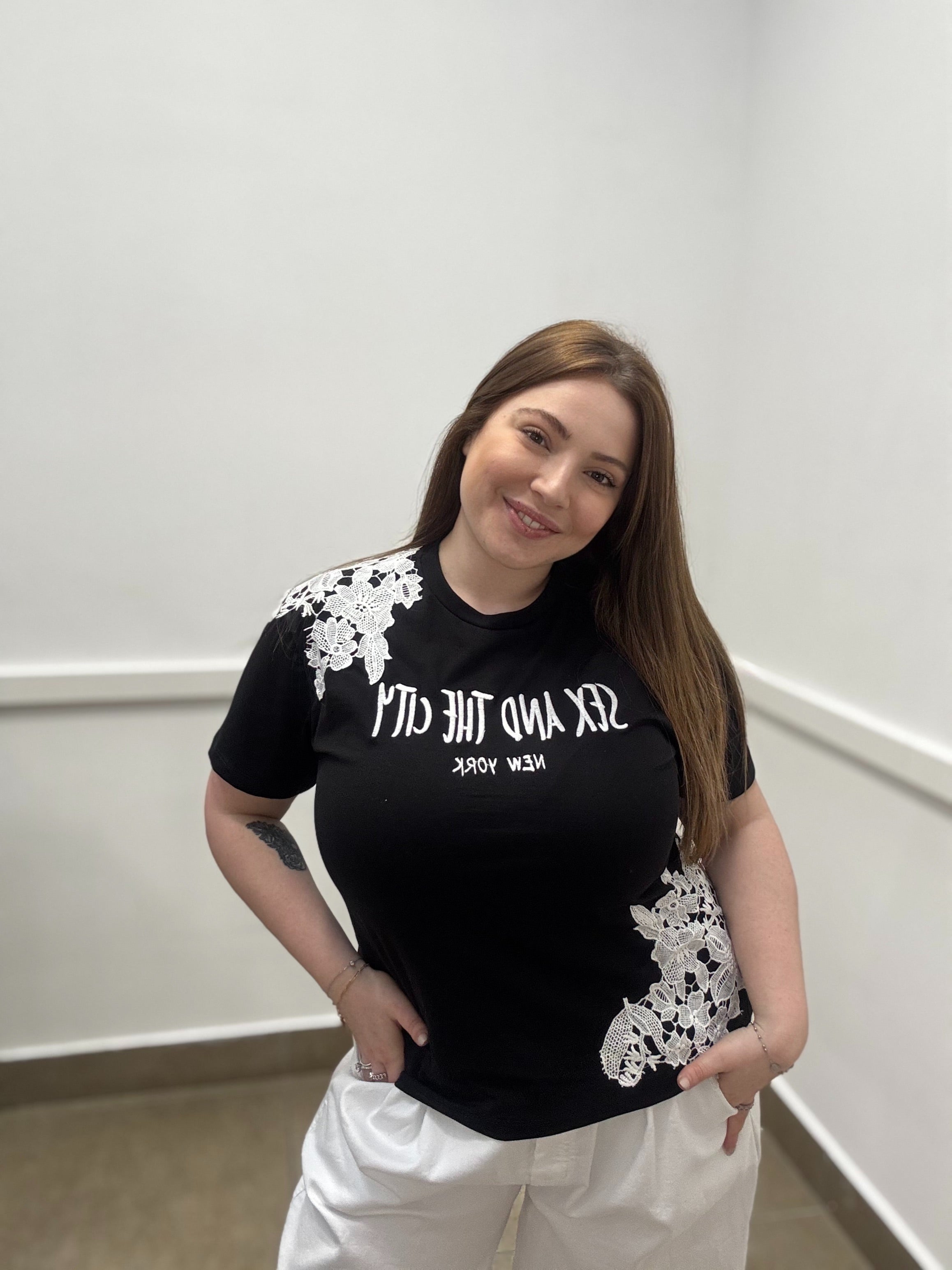 T-shirt "Sex and the City" e Applicazioni in Pizzo