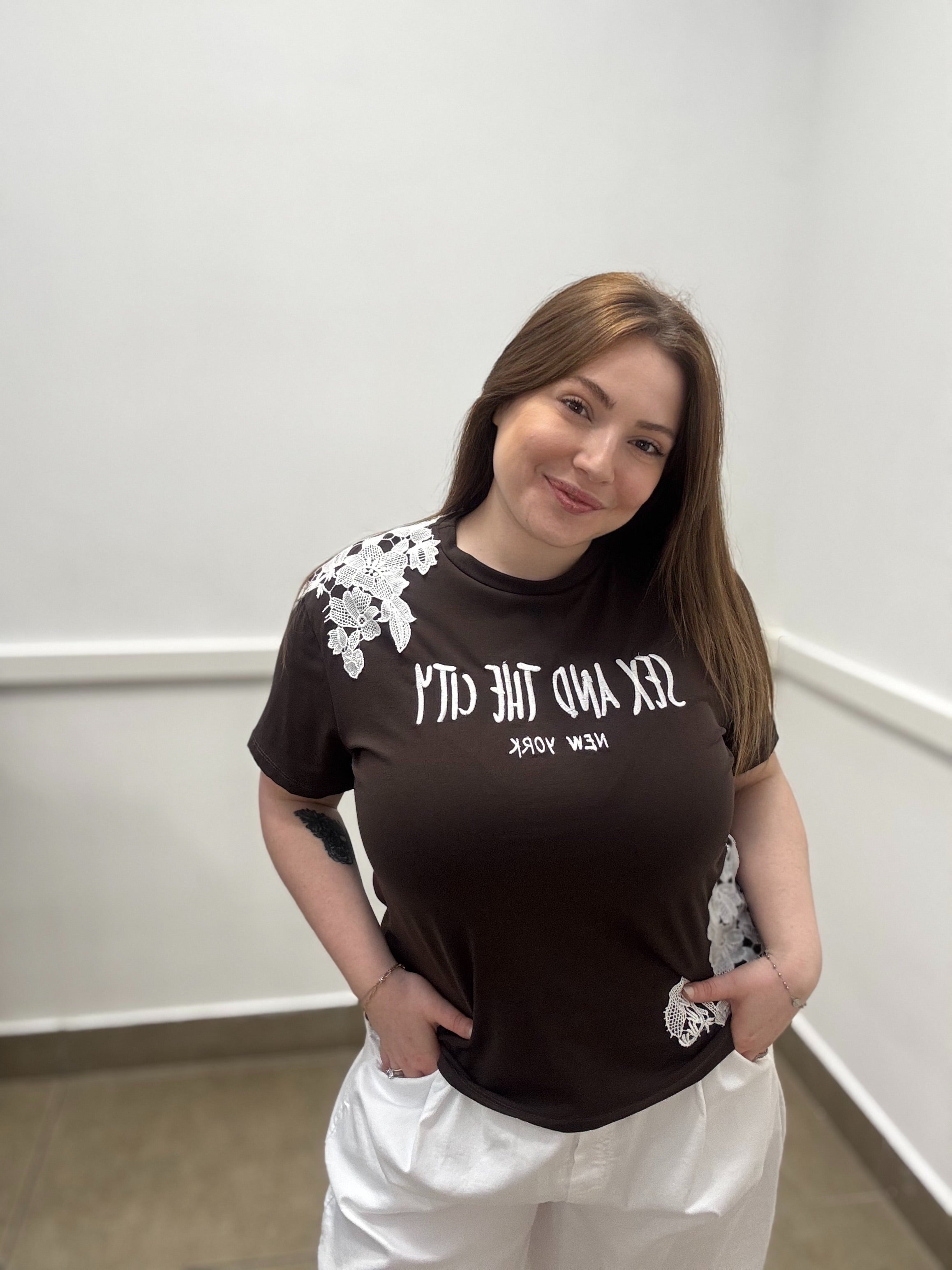 T-shirt "Sex and the City" e Applicazioni in Pizzo