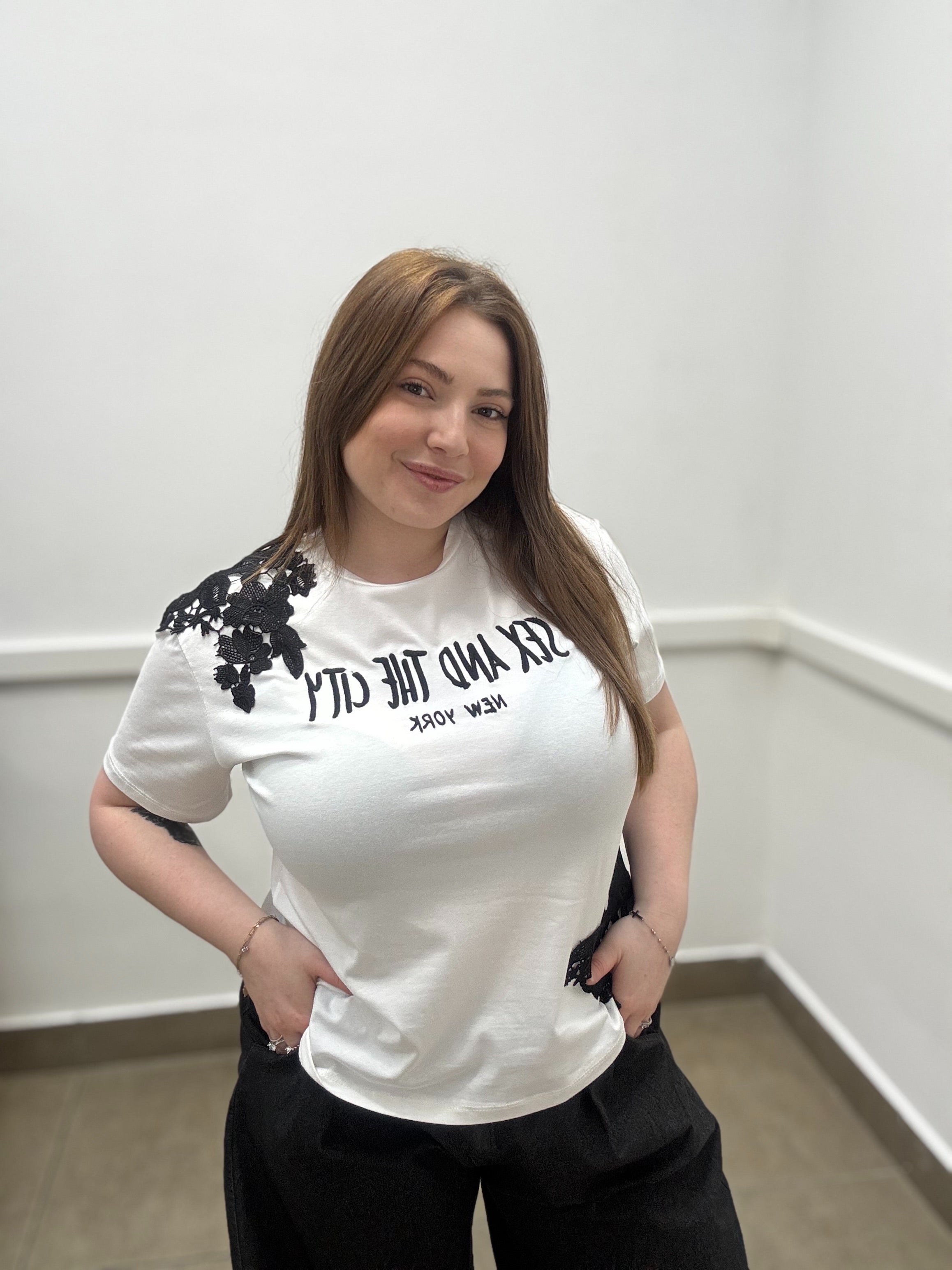 T-shirt "Sex and the City" e Applicazioni in Pizzo