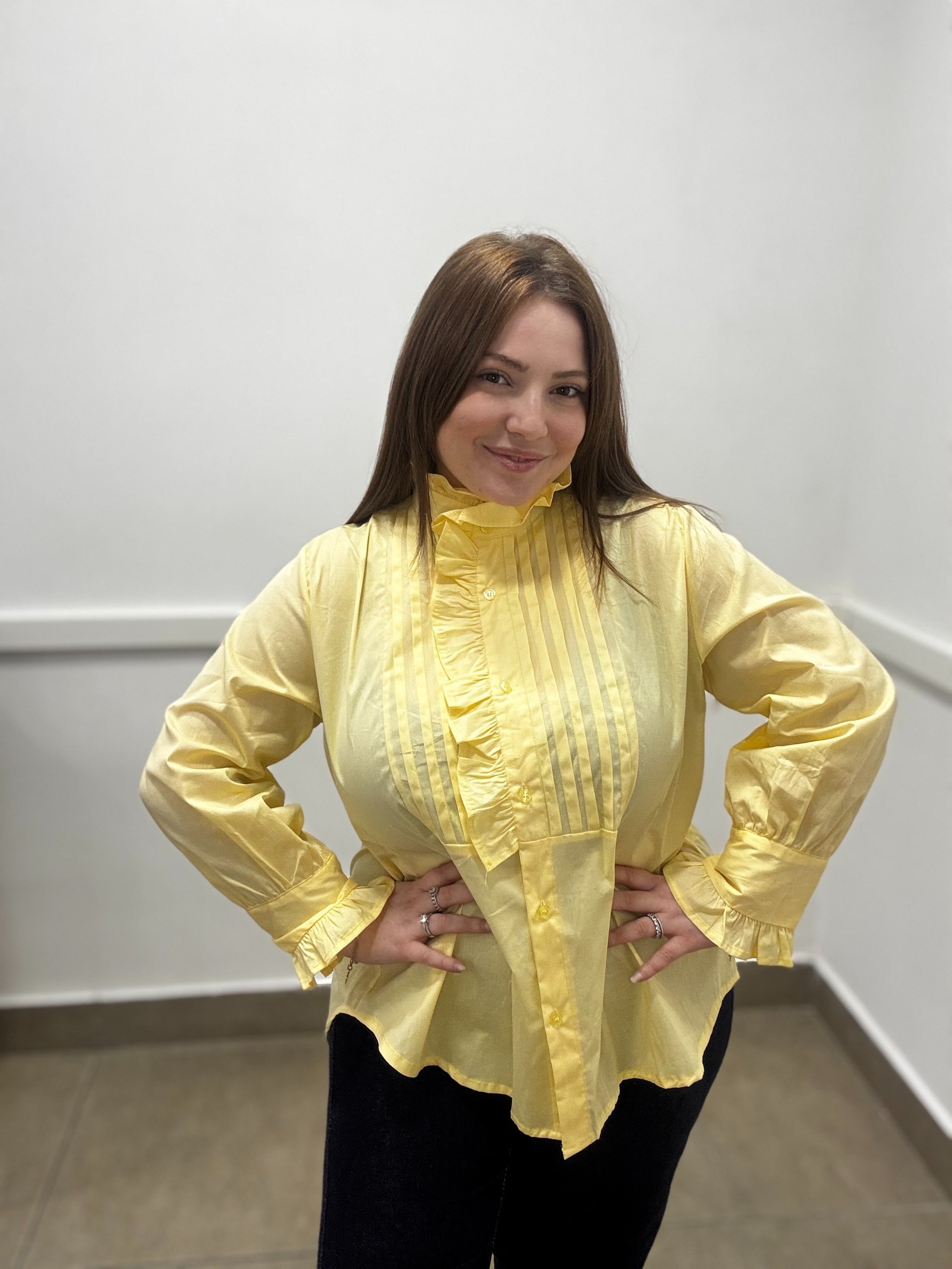 Camicia Romantica "Victorian Charm" con Volant e Plissé