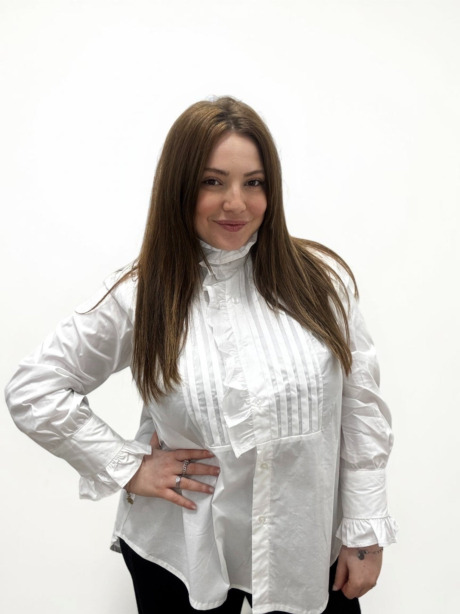 Camicia Romantica "Victorian Charm" con Volant e Plissé