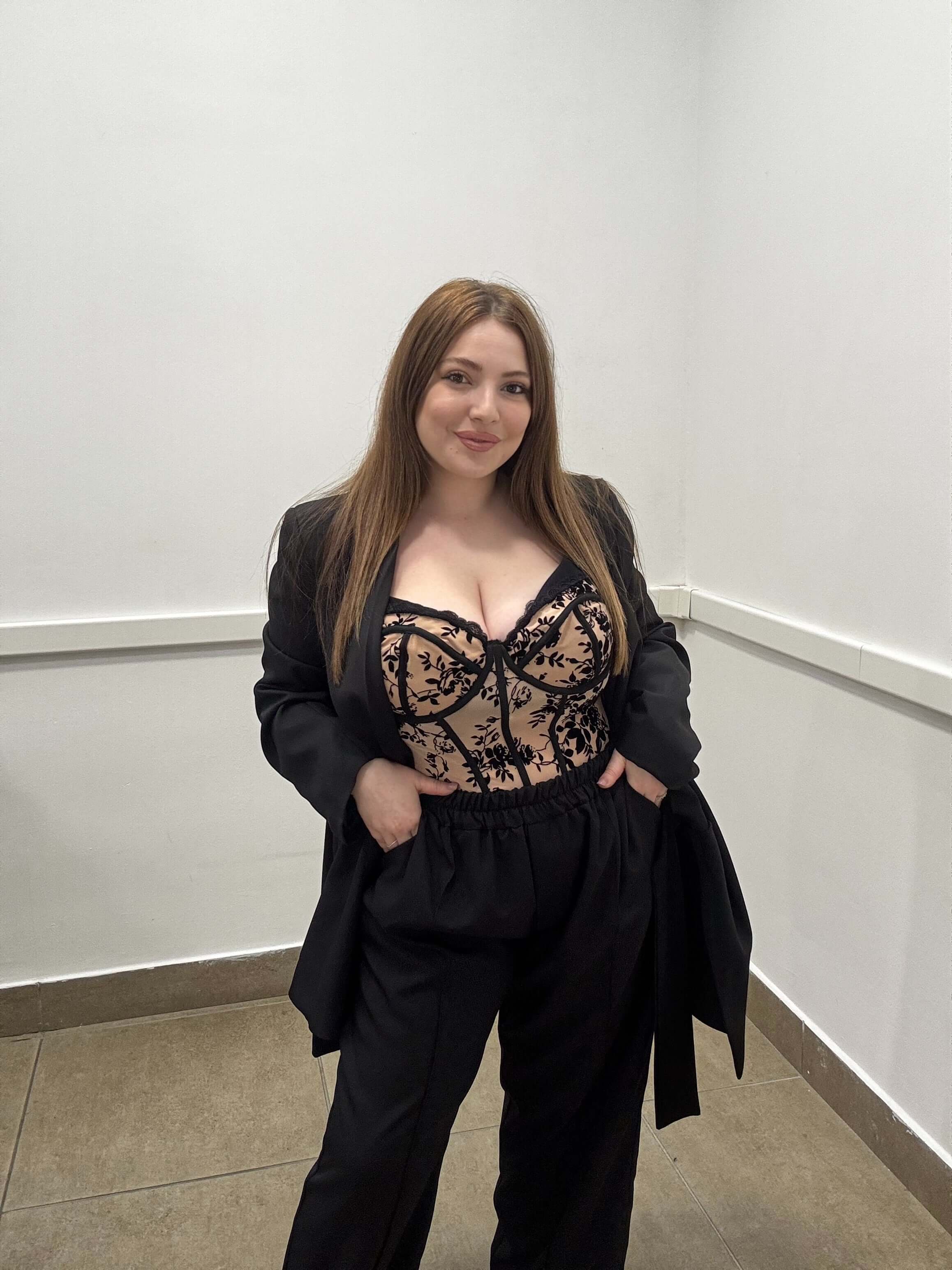 Body Corsetto "Midnight Bloom" – In Pizzo Floreale e Dettagli a Contrasto