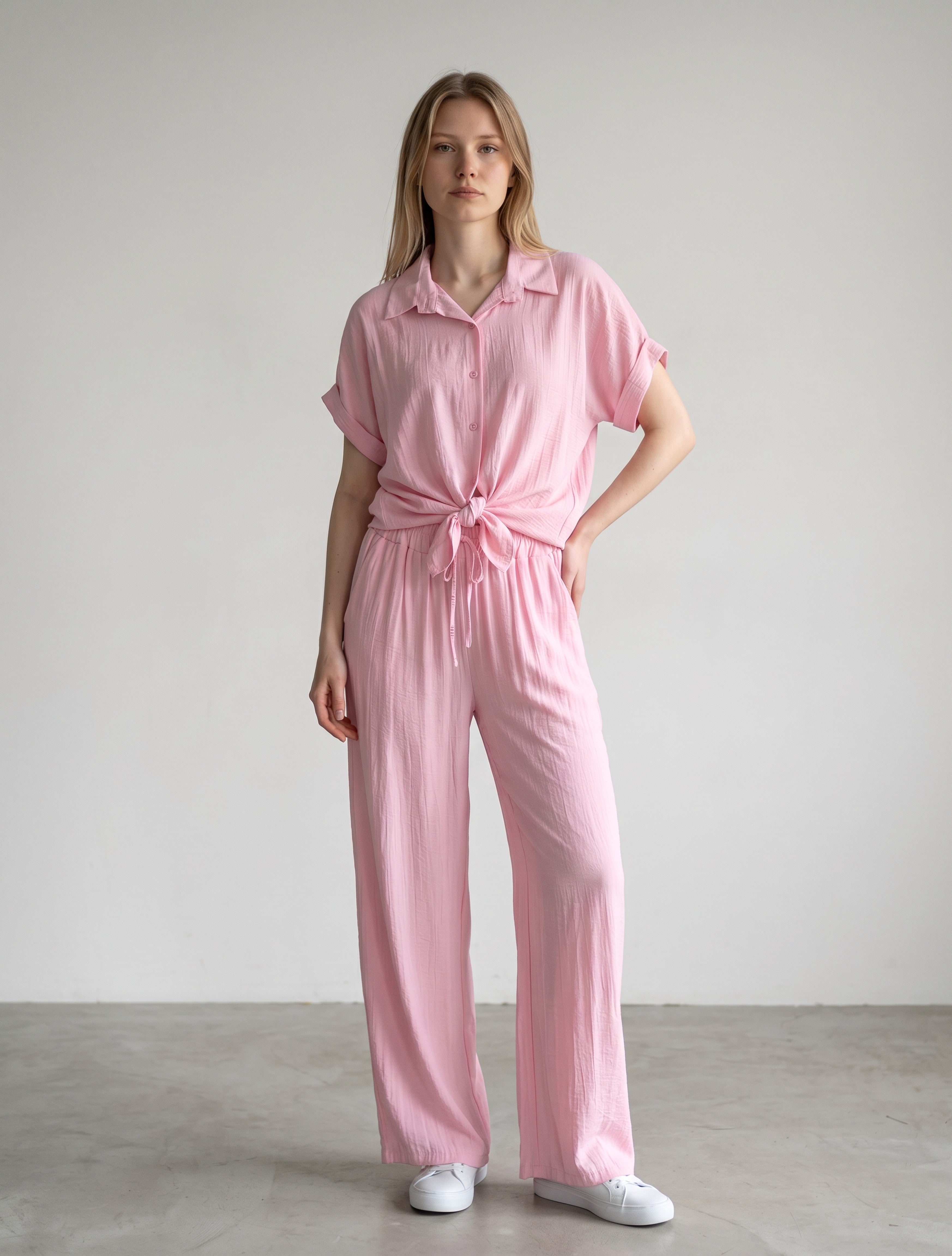 Completo Estivo in Viscosa con Camicia a Nodo e Pantalone Fluido