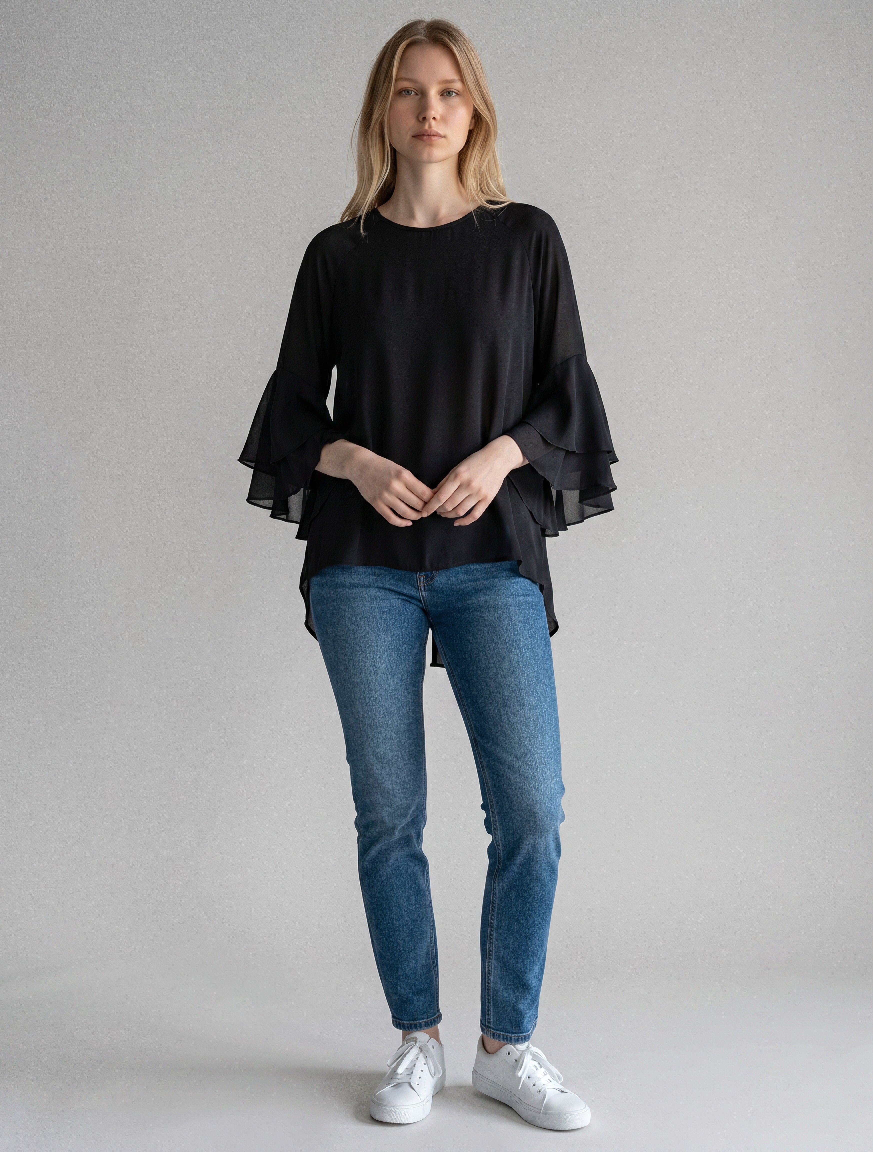 Blusa Fluida con Maniche a Campana e Volant