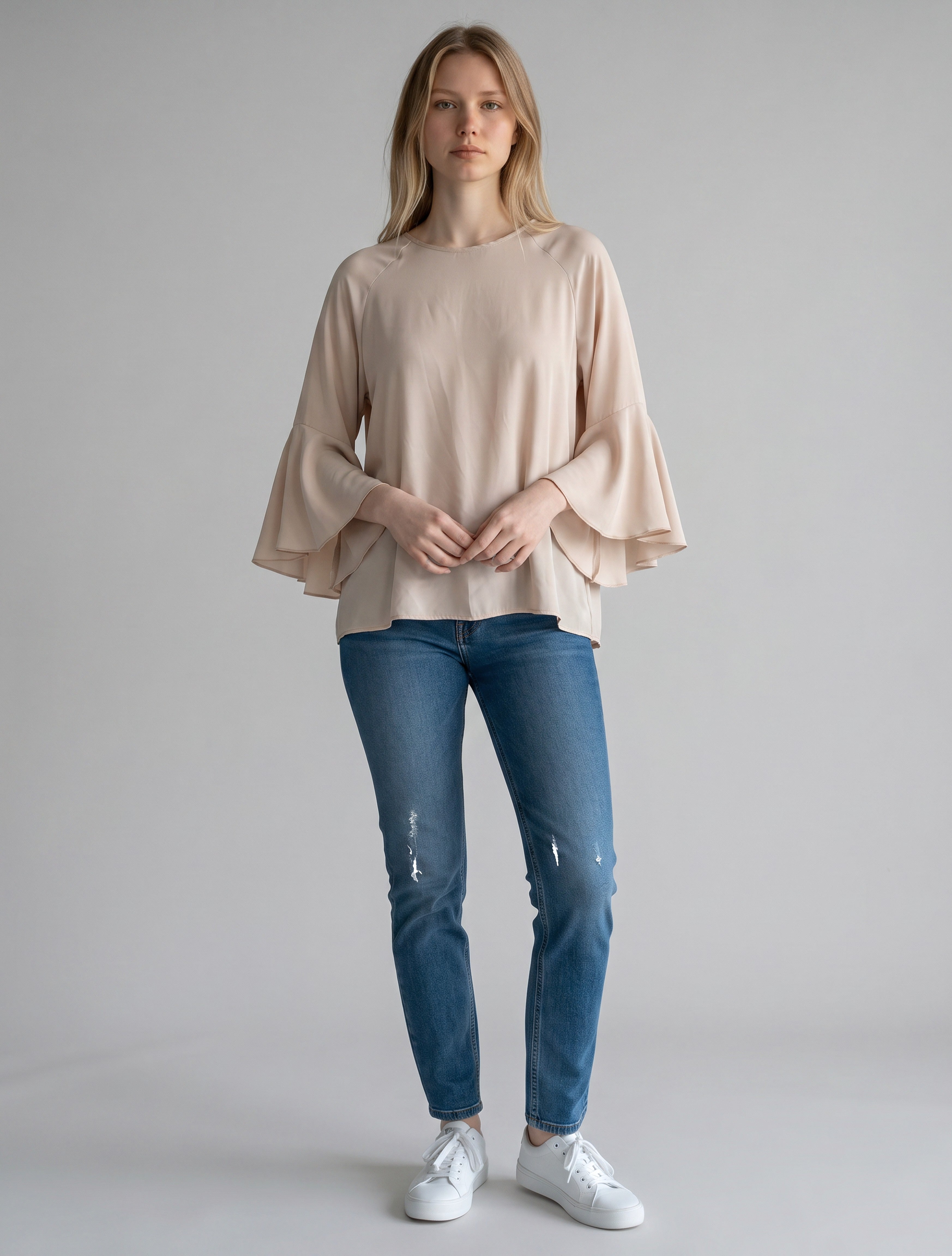 Blusa Fluida con Maniche a Campana e Volant