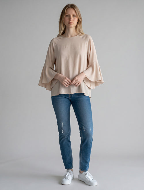 Blusa Fluida con Maniche a Campana e Volant