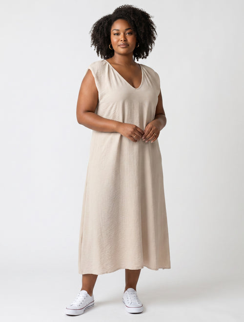 Abito Lungo Curvy Goffrato con Scollo a V e Intreccio sul Retro