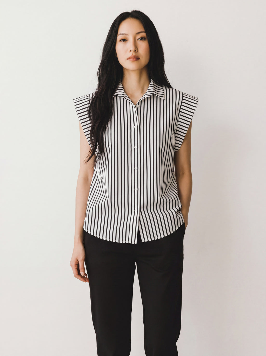 Camicia Smanicata a Righe con Manica ad Aletta e Scollo a Rever