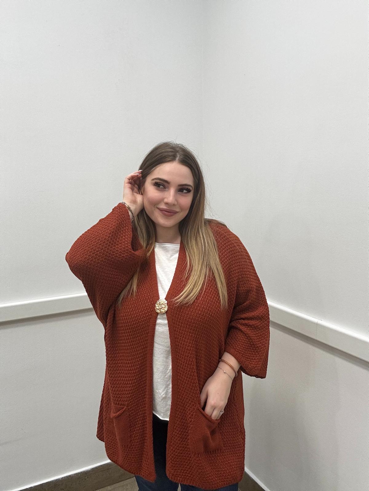 Cardigan spilla con tasche